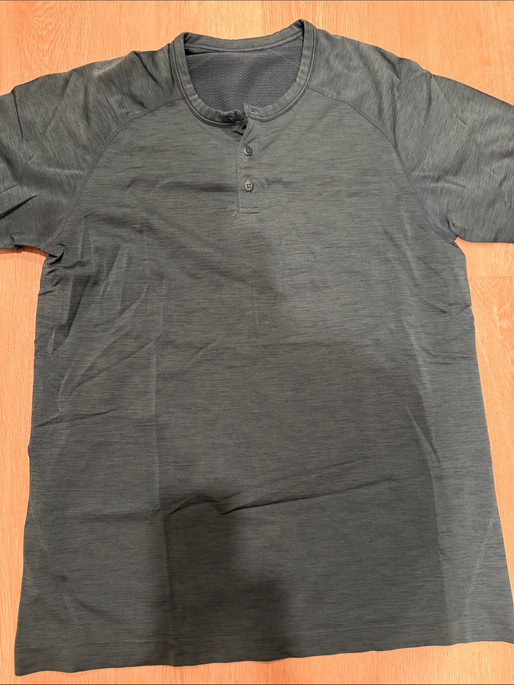 Men's Short-Sleeve Henley metal vent